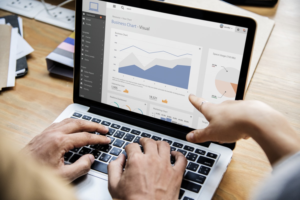 Visual business chart with an agent showing how to interpret marketing metrics.