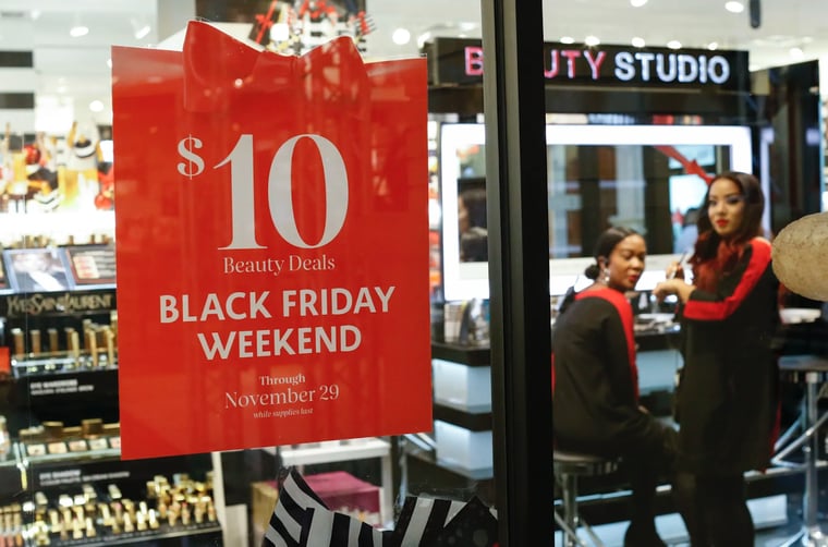 black friday signage example from Sephora - $10 off for Black Friday weekend