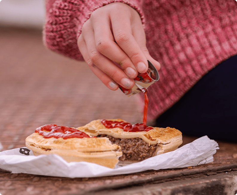 pinjarra-bakery-pie-with-sauce